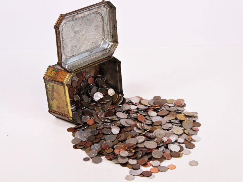 4 kg Vreemde en oude munten in oud blikken doosje (1878)
